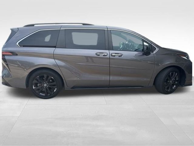 Used 2022 Toyota Sienna XSE FWD image 8