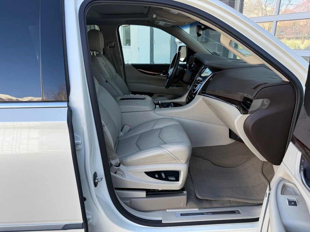 Used 2015 Cadillac Escalade ESV Premium RWD image 15