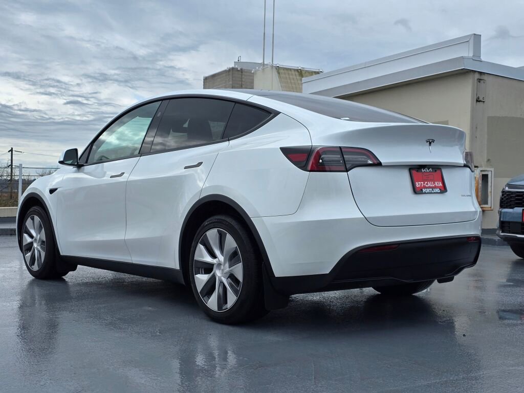 Used 2024 Tesla Model Y Long Range AWD/4WD image 5