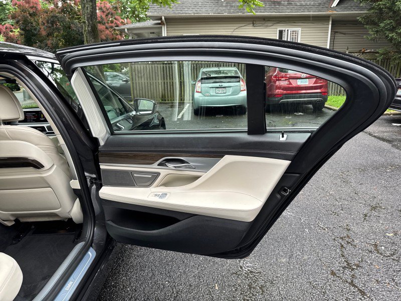 Used 2018 BMW 750i xDrive AWD/4WD image 15