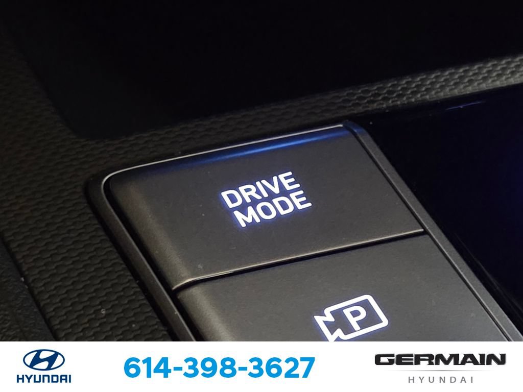 Used 2025 Hyundai Elantra SE FWD image 31