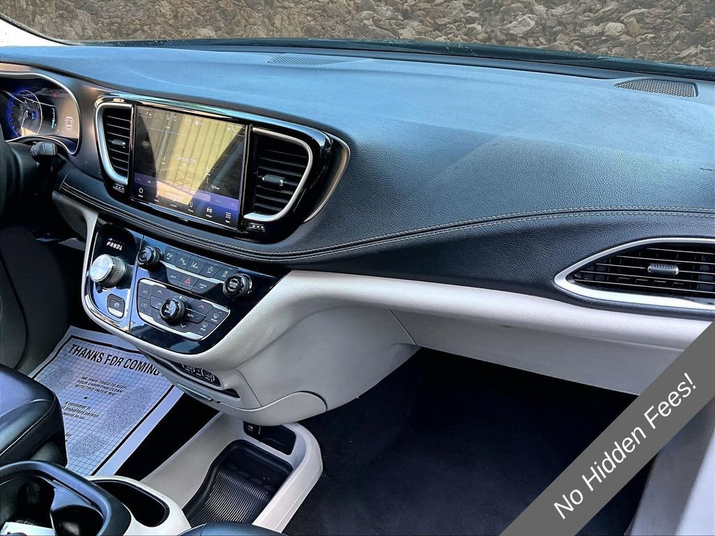 Used 2023 Chrysler Pacifica Touring-L FWD image 14