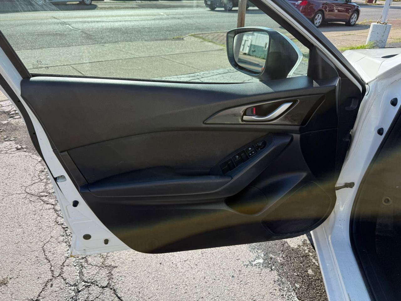 Used 2015 MAZDA MAZDA3 i Sport FWD image 29