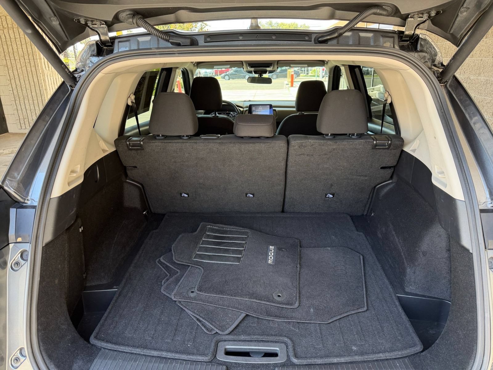 Used 2025 Nissan Rogue SV AWD/4WD image 33