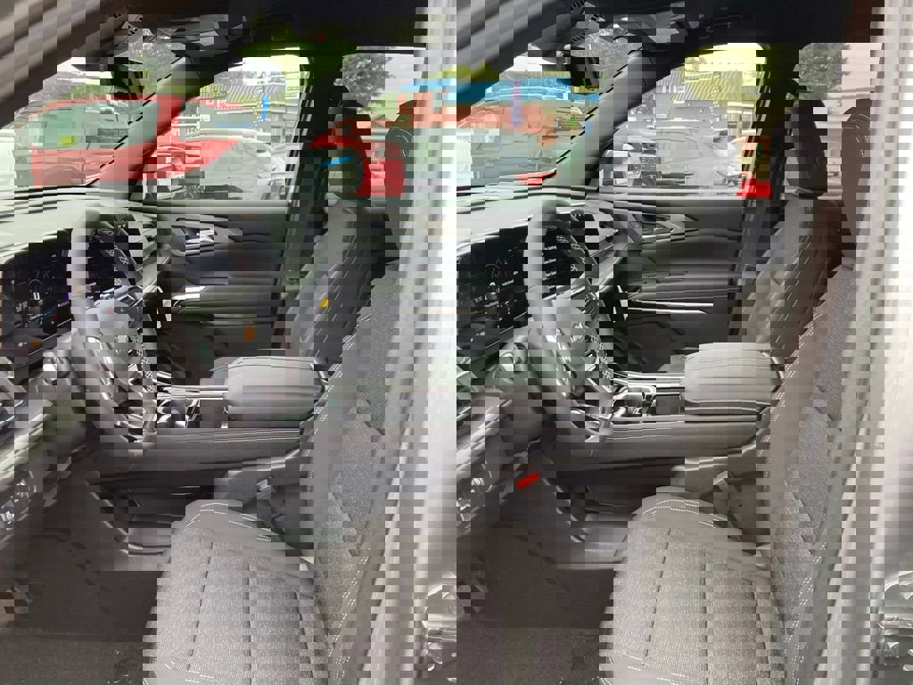 New 2026 Chevrolet Traverse LT w/ Driver Confidence Package image 9