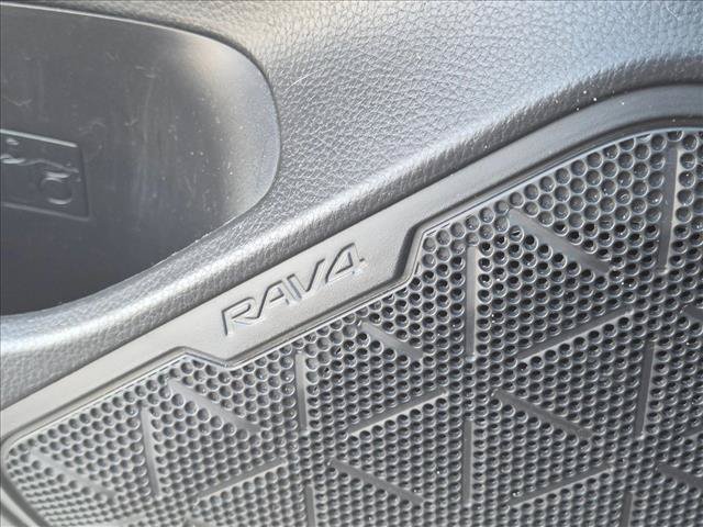 Used 2022 Toyota RAV4 XLE w/ Convenience Package FWD image 9