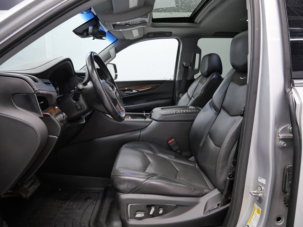 Used 2018 Cadillac Escalade Luxury AWD/4WD image 10
