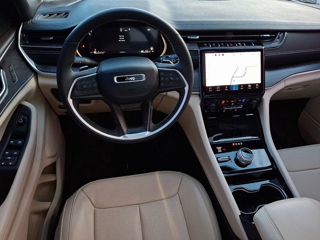 Used 2023 Jeep Grand Cherokee L Limited w/ Luxury Tech Group II image 11