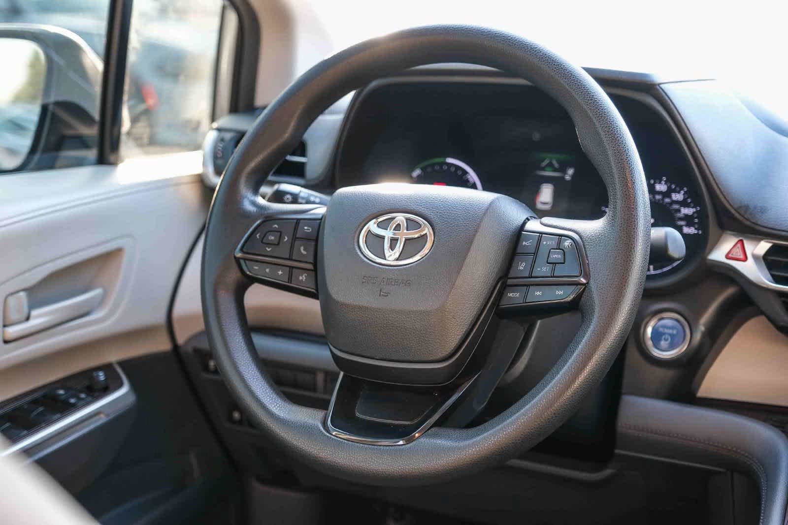 Used 2024 Toyota Sienna LE w/ LE Plus Package FWD image 15