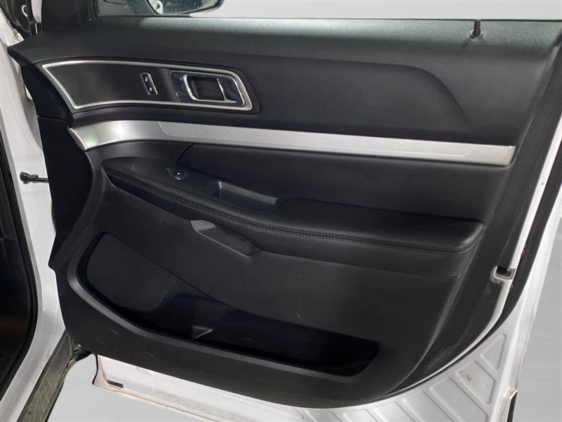 Used 2016 Ford Explorer XLT AWD/4WD image 23