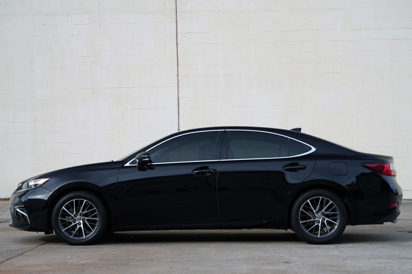 Used 2016 Lexus ES 350 w/ Luxury Package w/Wood Trim FWD image 8