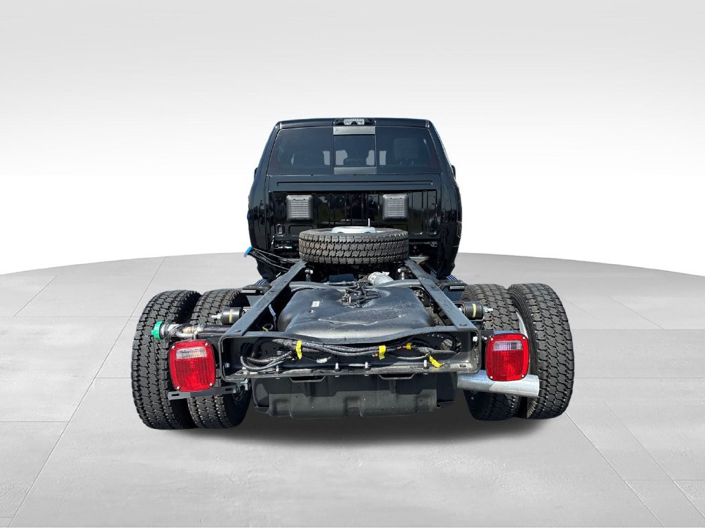New 2026 RAM 4500 4x4 Crew Cab DRW w/ Laramie Trim Package image 3