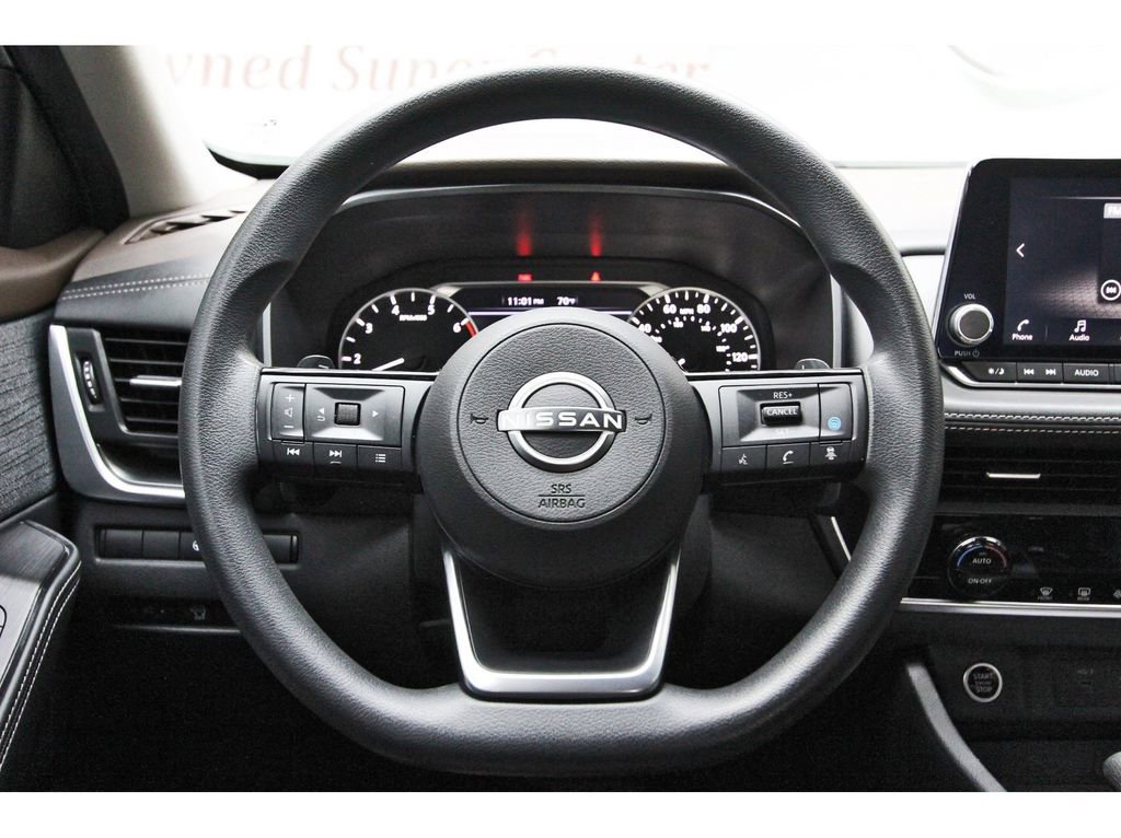 Used 2023 Nissan Rogue SV FWD image 13