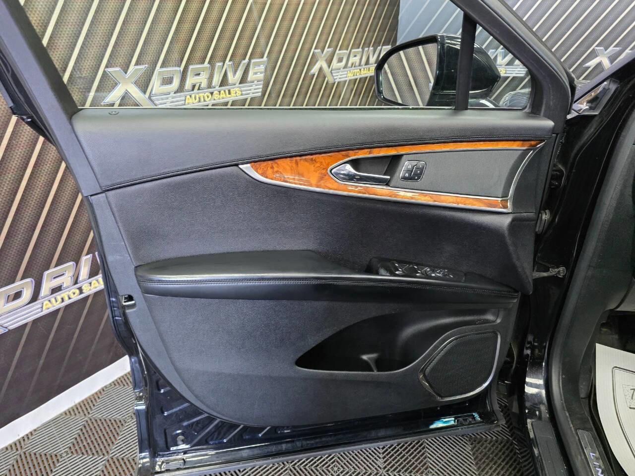 Used 2016 Lincoln MKX Select w/ Select Plus Package image 17