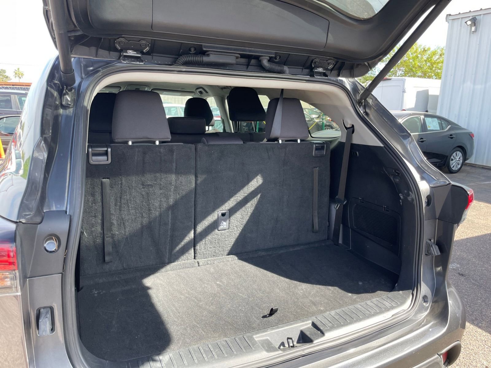Used 2025 Toyota Highlander LE image 33