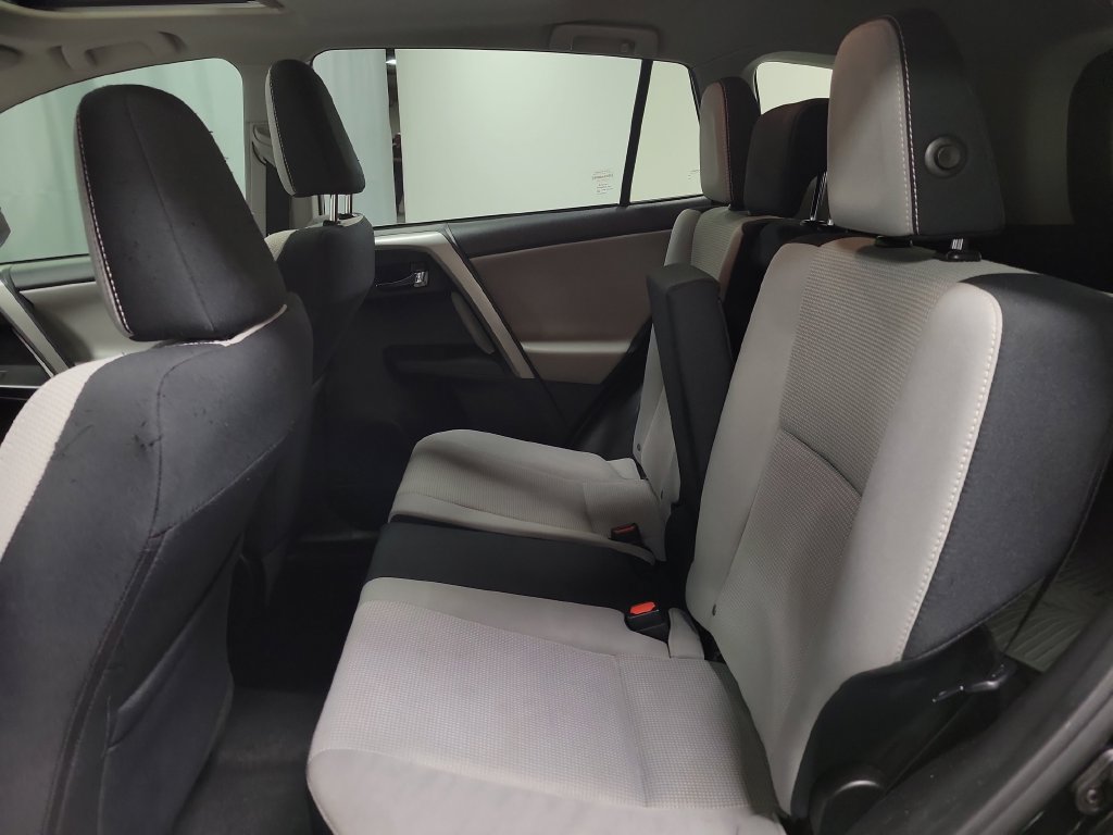 Used 2018 Toyota RAV4 XLE AWD/4WD image 31