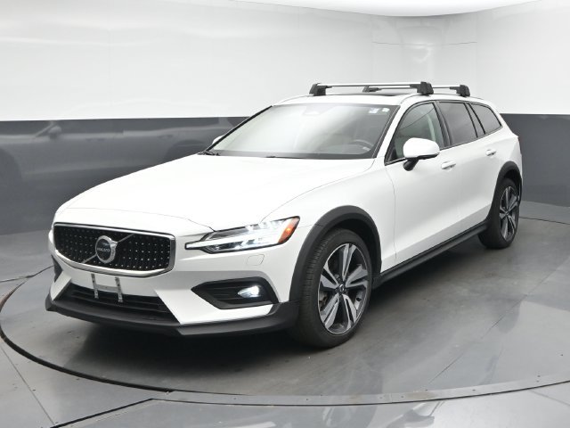 Used 2024 Volvo V60 B5 Cross Country Plus w/ Protection Package Premier AWD/4WD image 3