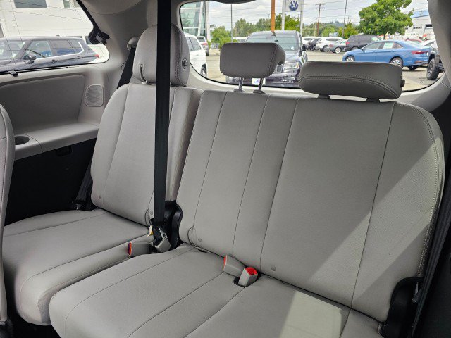 Used 2020 Toyota Sienna Limited FWD image 22