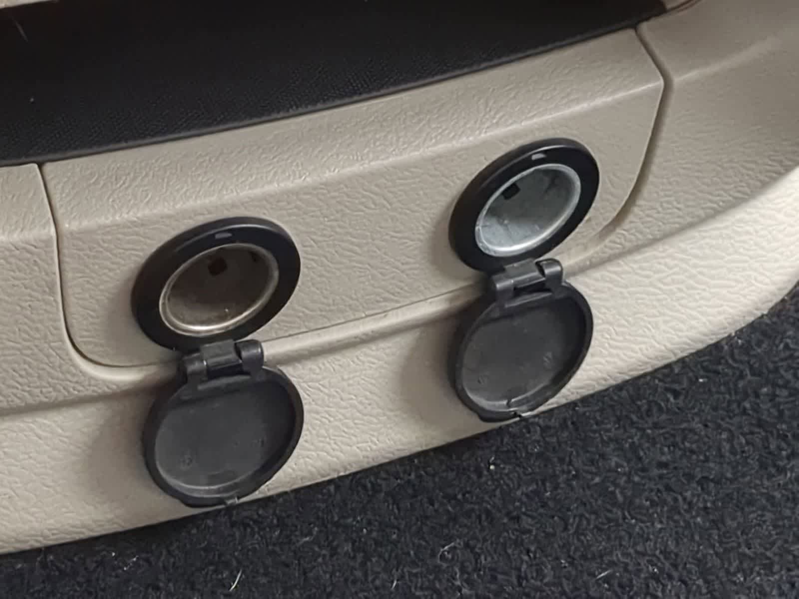 Used 2013 Chrysler Town & Country Touring-L FWD image 28