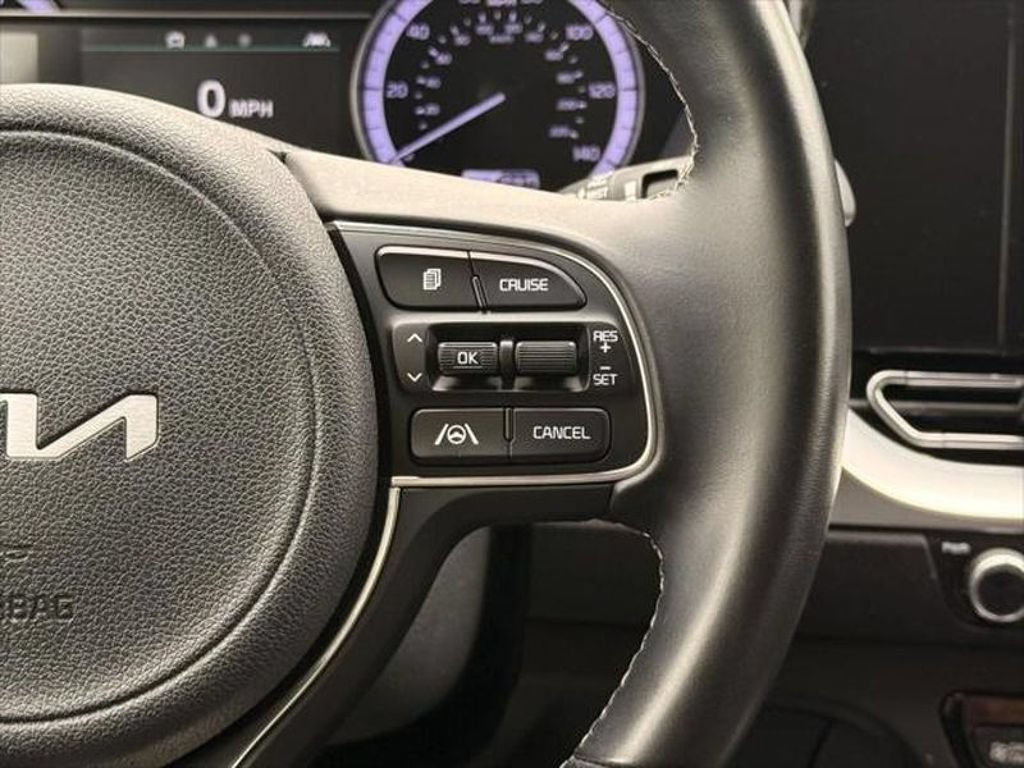 Used 2022 Kia Niro LXS FWD image 23