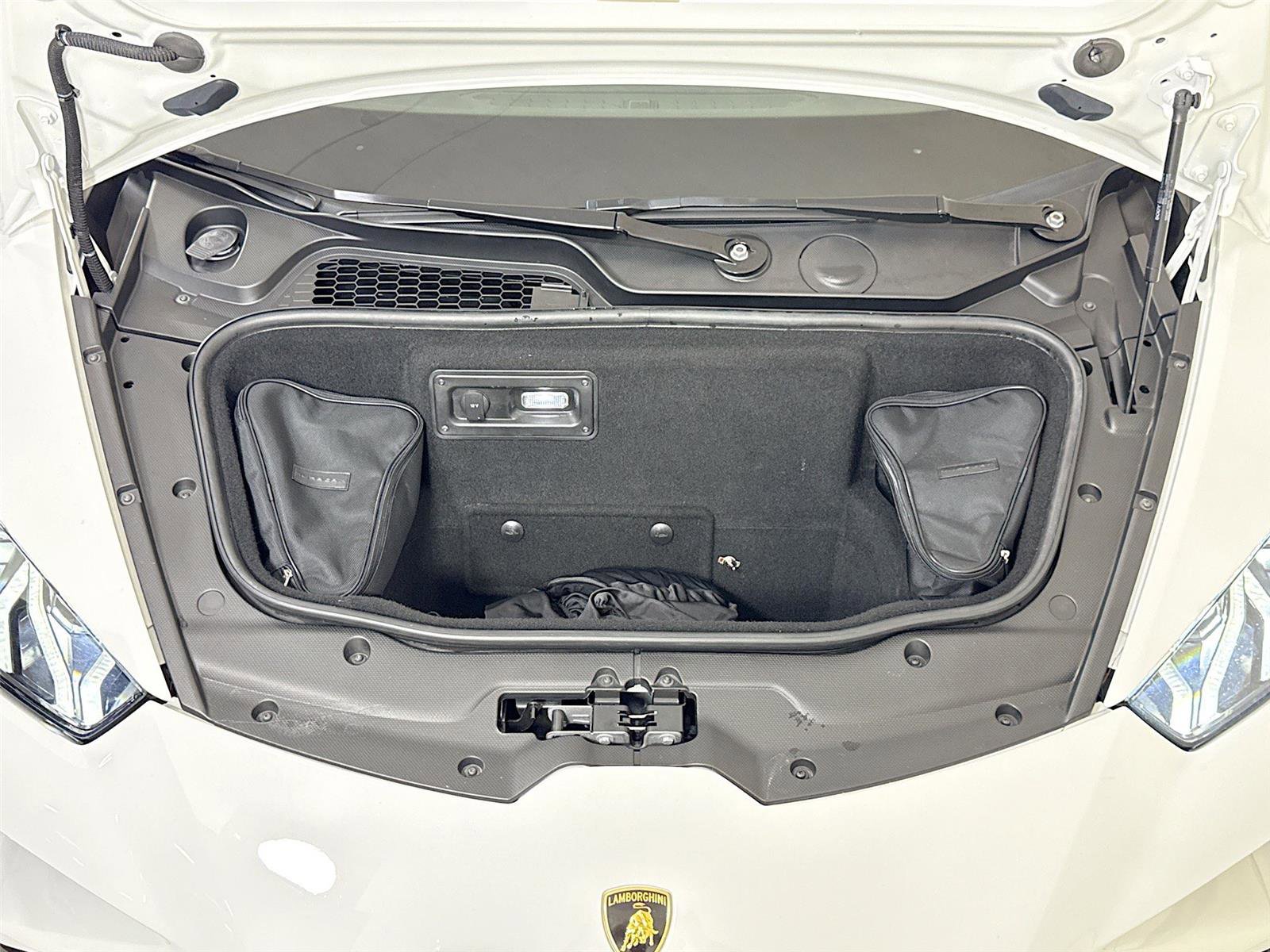 Used 2021 Lamborghini Huracan EVO image 32