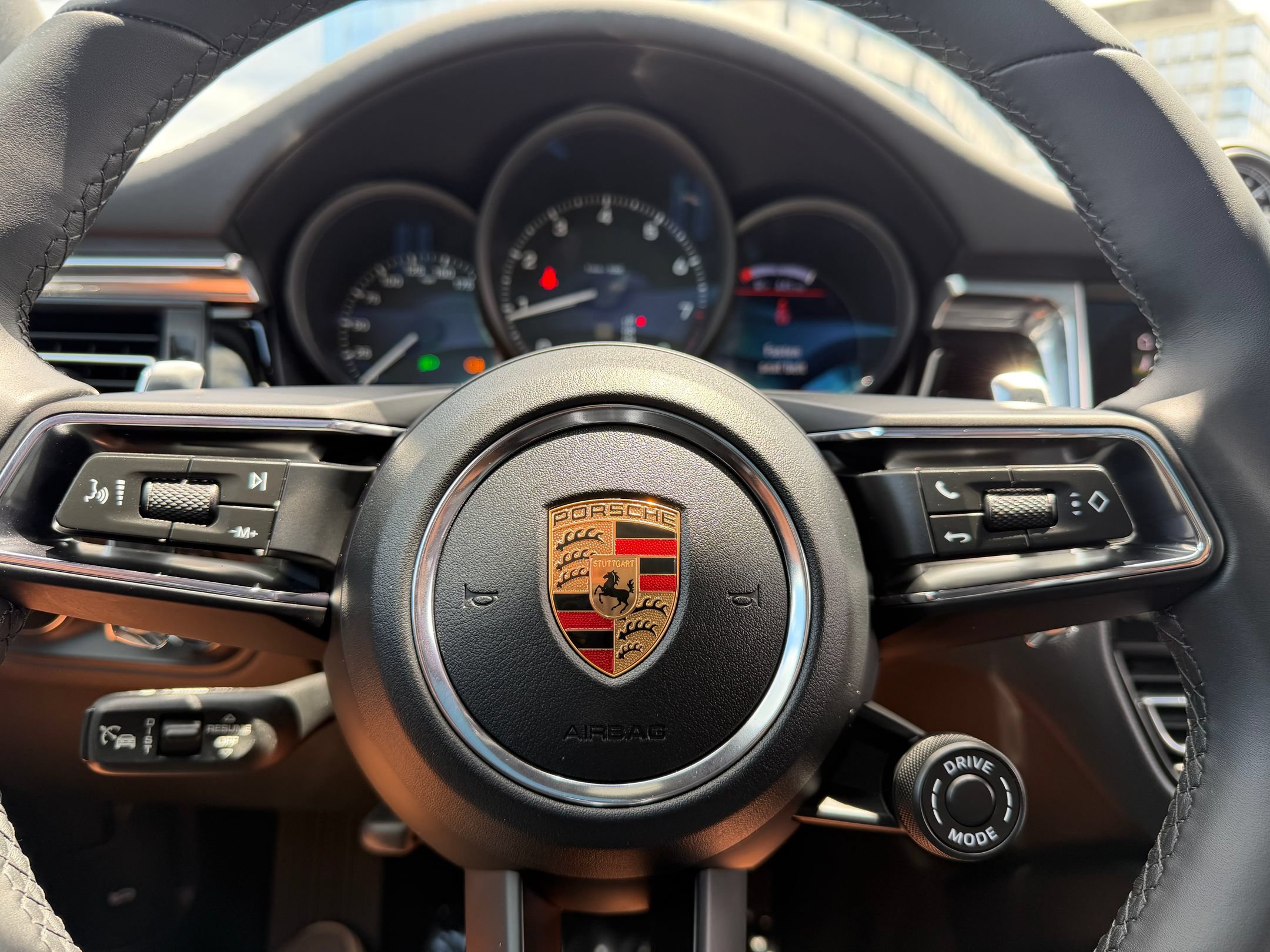 Certified 2026 Porsche Macan AWD/4WD image 30