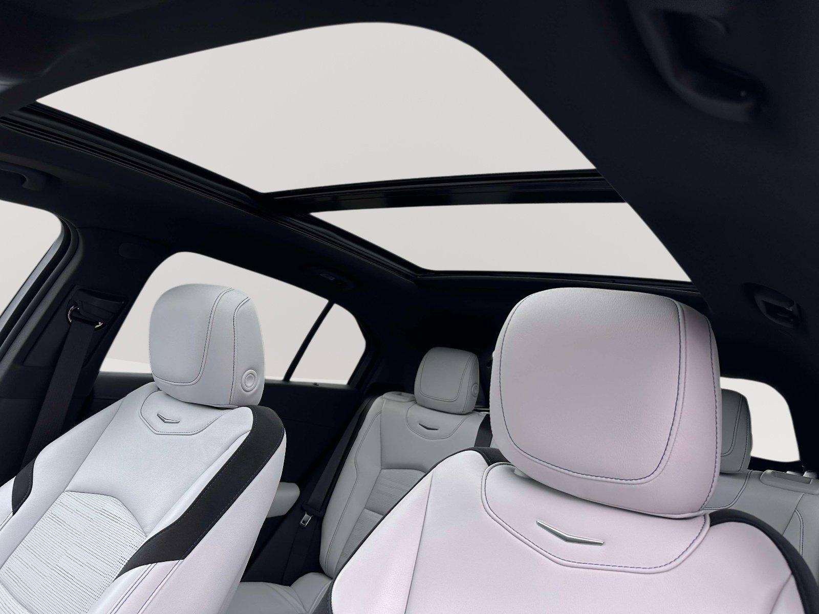 Used 2025 Cadillac XT4 Sport image 8