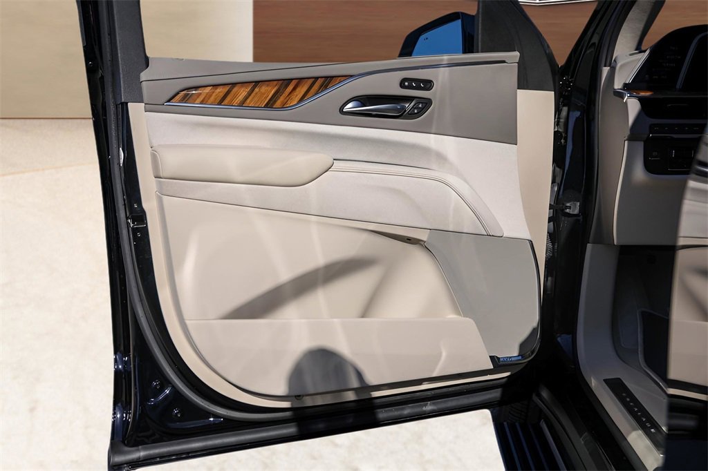 Certified 2024 Cadillac Escalade Premium Luxury Platinum w/ Heavy-Duty Trailer Package image 27