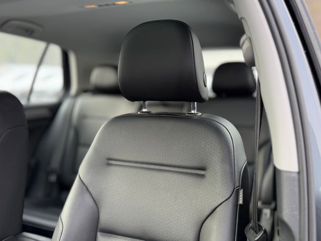 Used 2017 Volkswagen Golf Wolfsburg Edition image 5