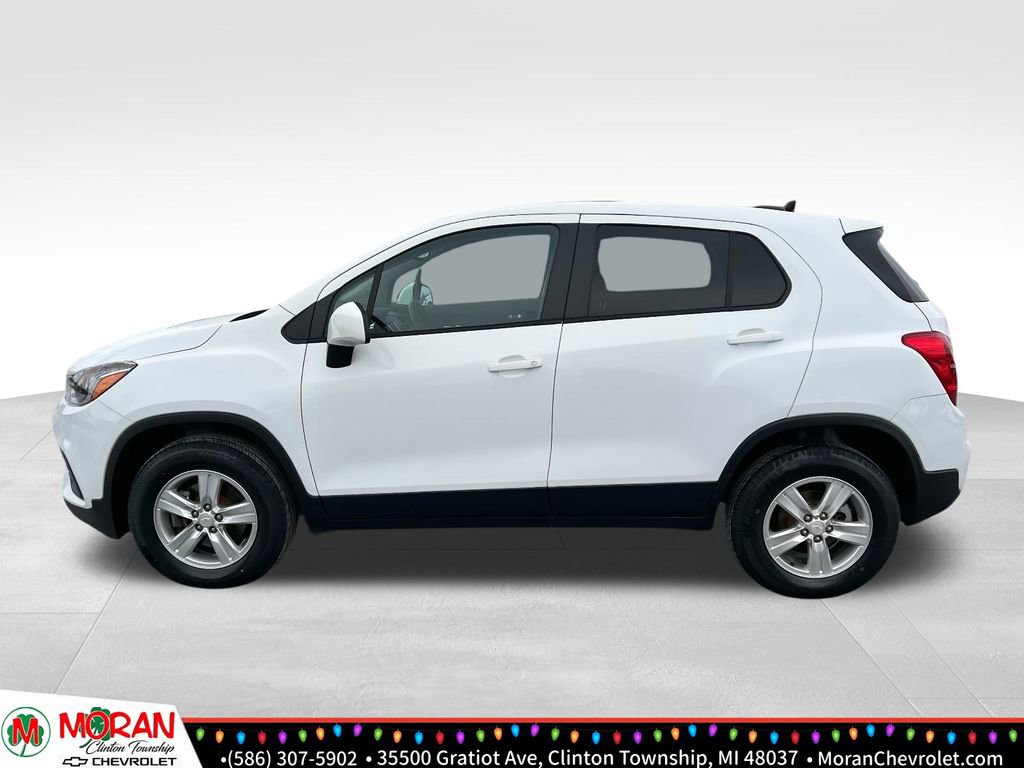 Certified 2022 Chevrolet Trax LS w/ Tint and Cruise Package image 3
