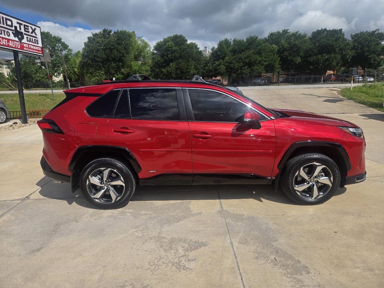 Used 2025 Toyota RAV4 SE AWD/4WD image 9