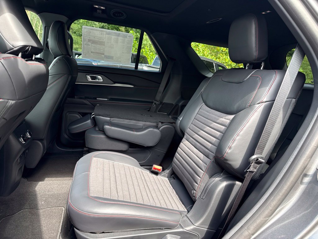 New 2026 Ford Explorer ST-Line w/ ST-Line Street Pack AWD/4WD image 32