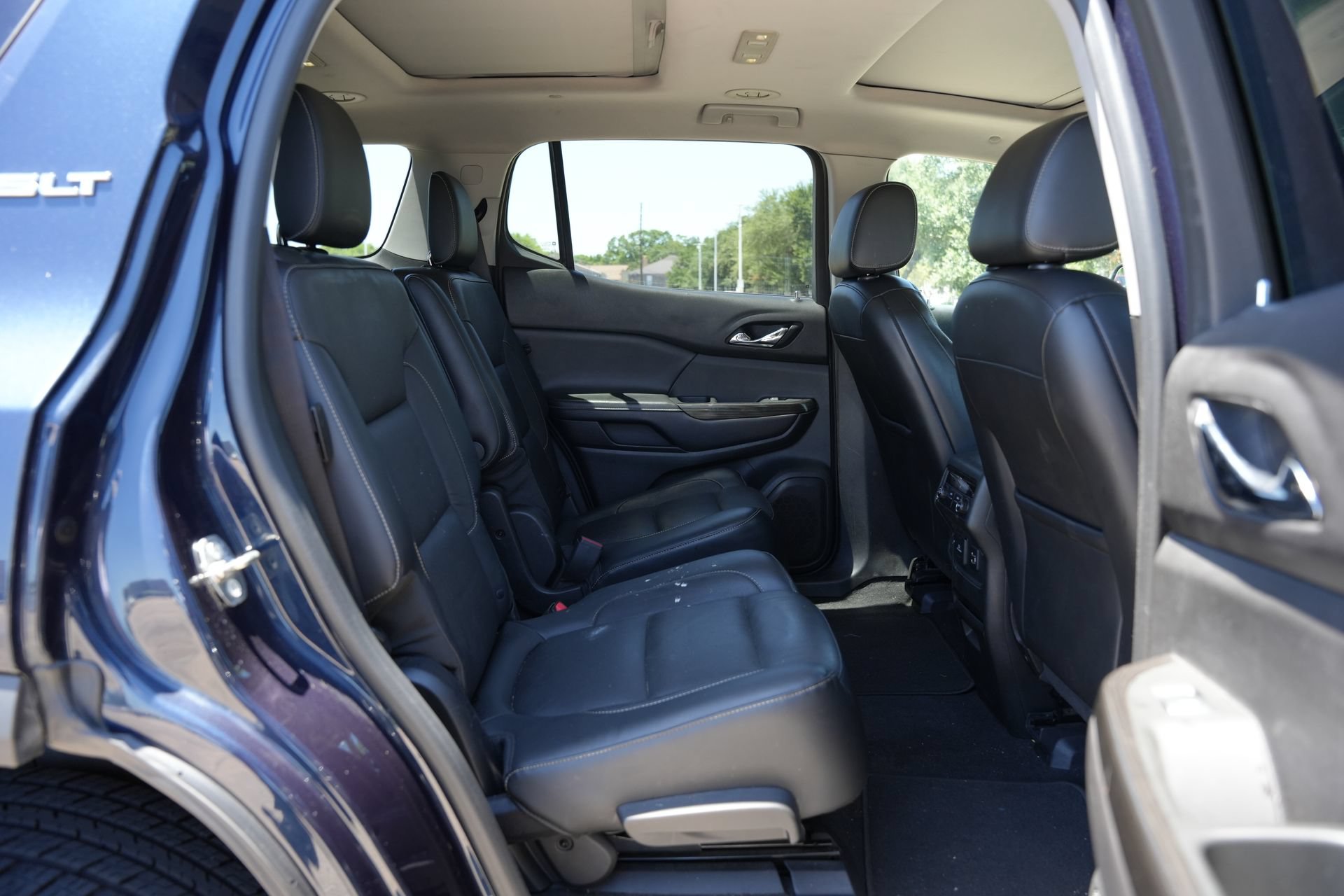 Used 2017 GMC Acadia SLT FWD image 18