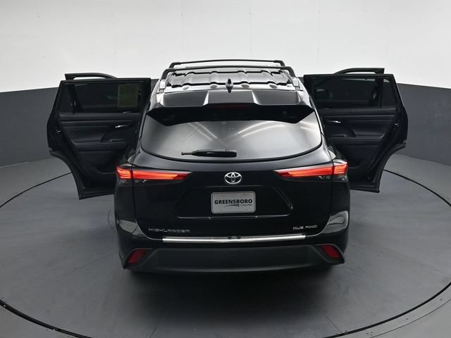 Used 2023 Toyota Highlander XLE AWD/4WD image 39