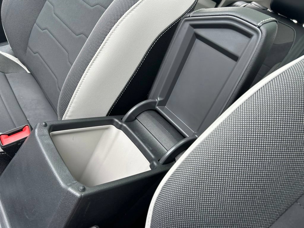 New 2026 Volkswagen Taos SE w/ Panoramic Sunroof Package FWD image 39