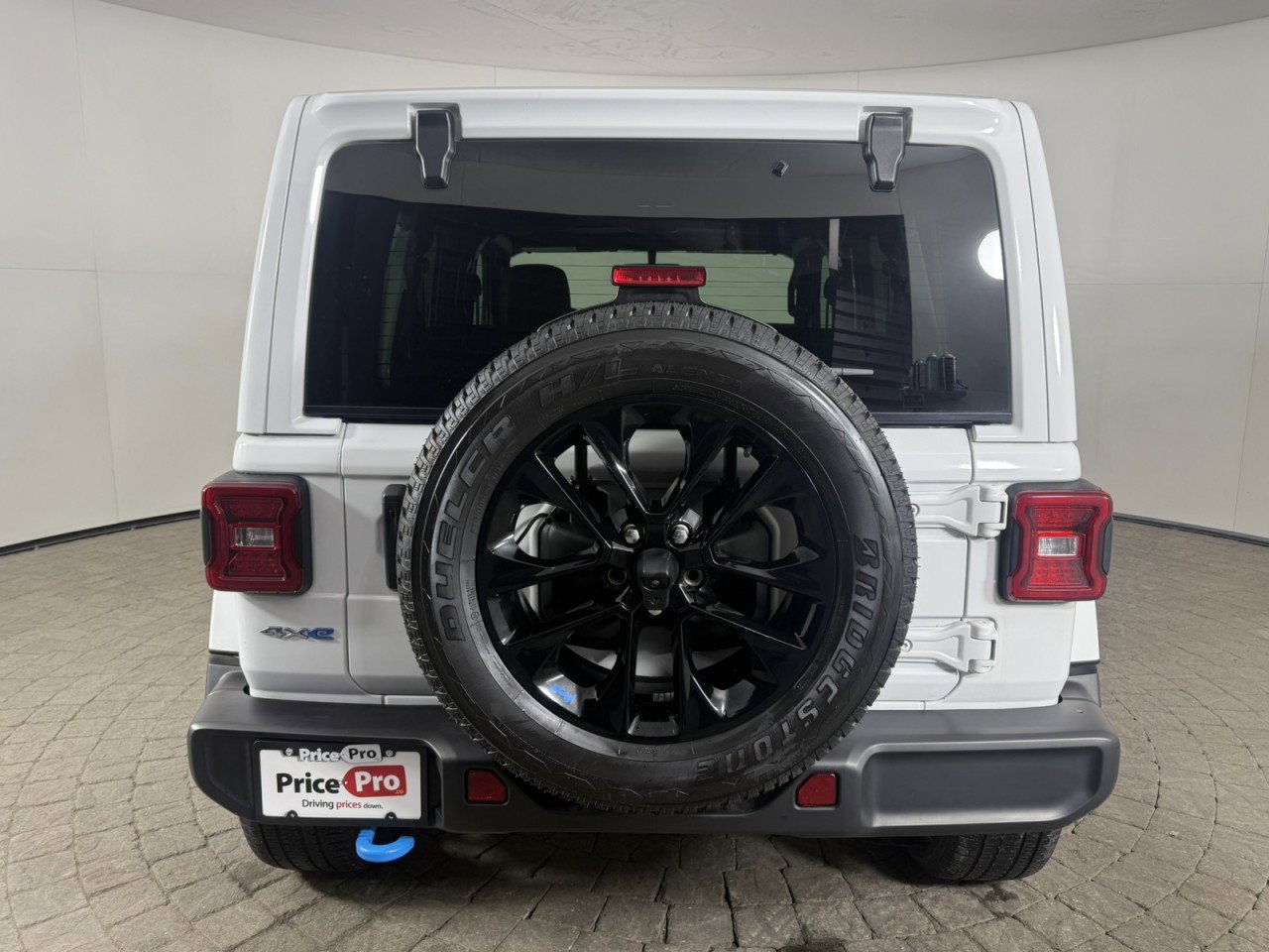Used 2023 Jeep Wrangler Sahara w/ Dual Top Group AWD/4WD image 6