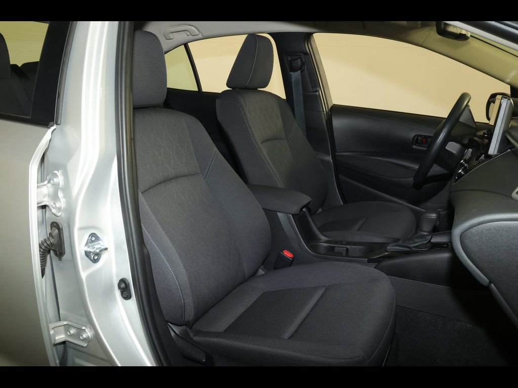 Used 2025 Toyota Corolla LE image 27