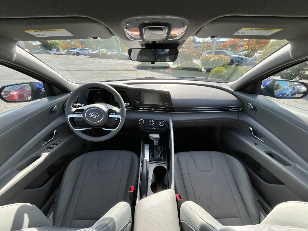 Used 2023 Hyundai Elantra SE w/ Preferred Accessory Package FWD image 14