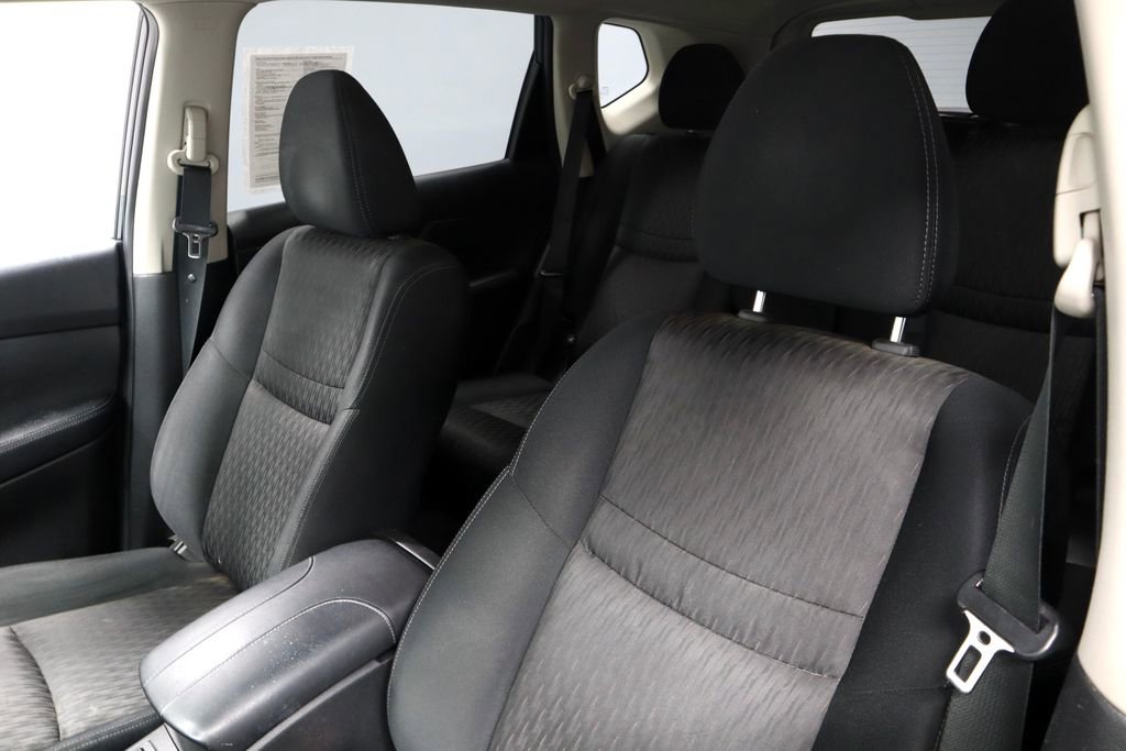 Used 2018 Nissan Rogue SV image 25