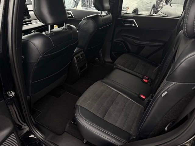 Used 2025 Mitsubishi Outlander Trail Edition image 20