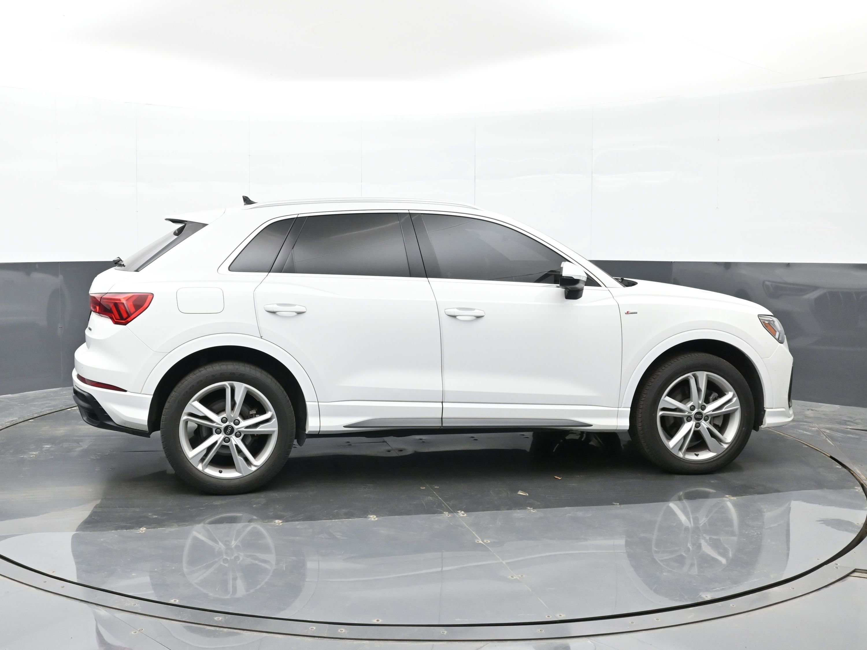 Used 2021 Audi Q3 2.0T Premium Plus w/ Premium Plus Package image 5