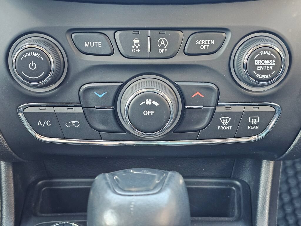 Used 2020 Jeep Cherokee Trailhawk AWD/4WD image 30
