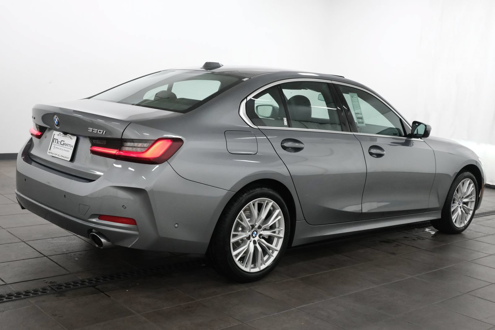 Used 2024 BMW 330i xDrive Sedan w/ Premium Package AWD/4WD image 6
