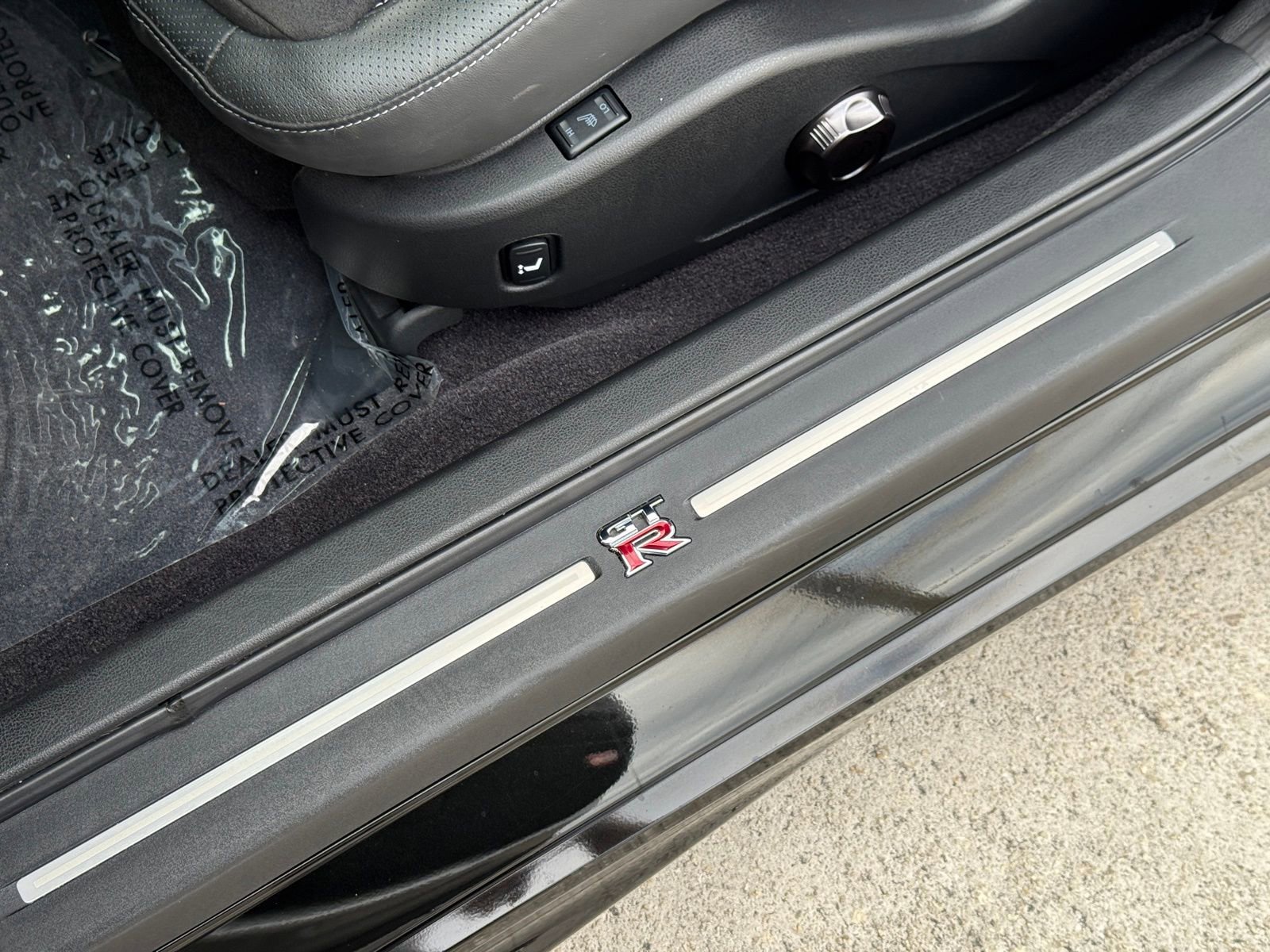 Used 2023 Nissan GT-R Premium w/ Floor Mat Package image 18