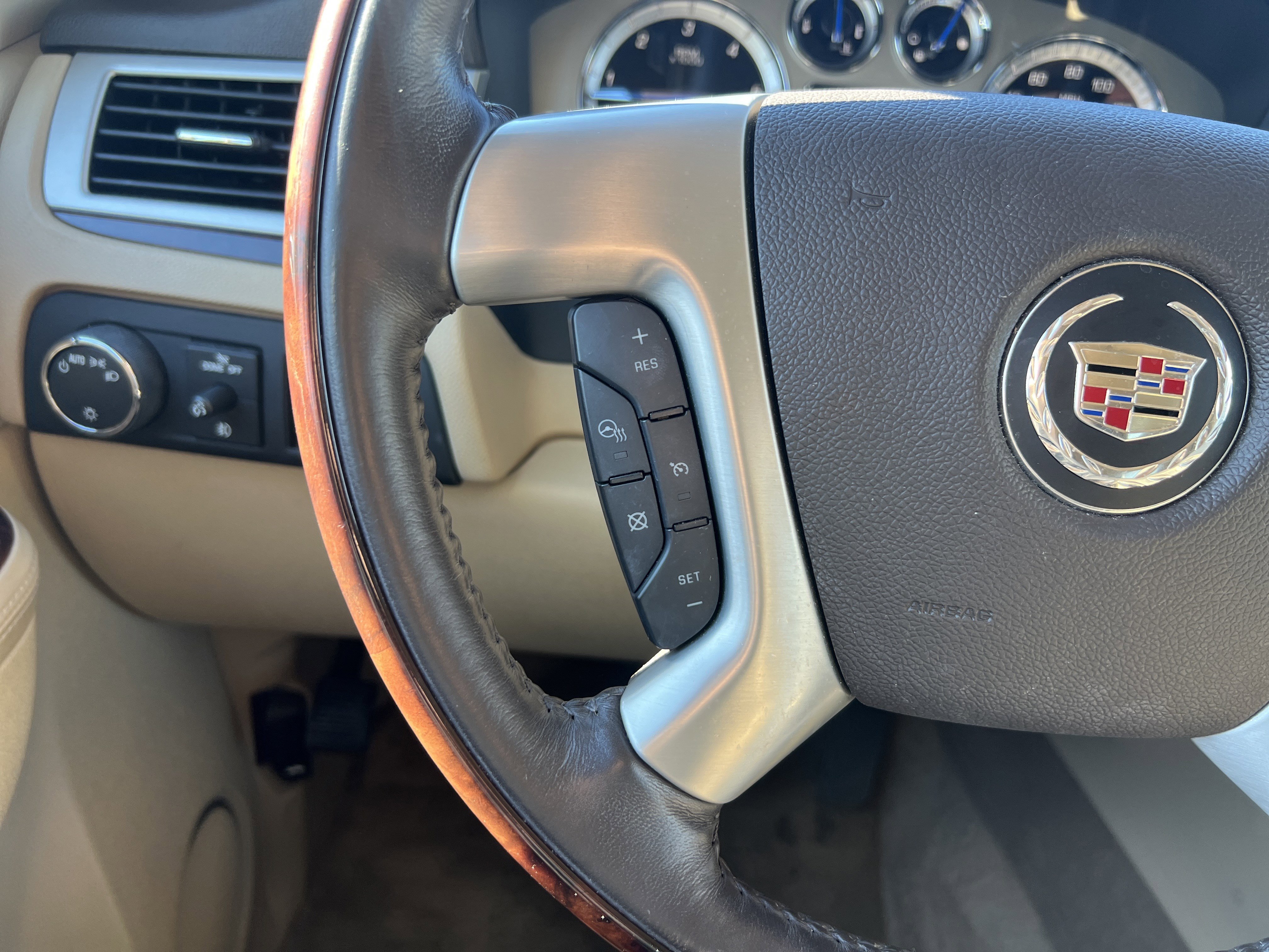 Used 2014 Cadillac Escalade Premium image 19