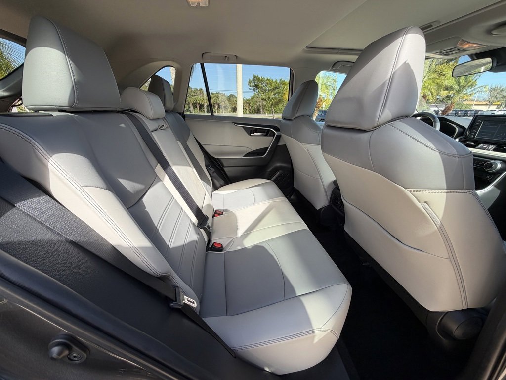 Used 2021 Toyota RAV4 XLE Premium image 33