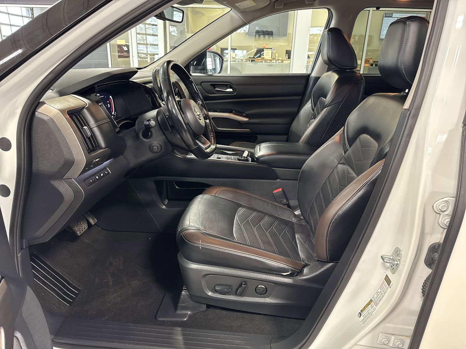Certified 2023 Nissan Pathfinder Platinum image 13