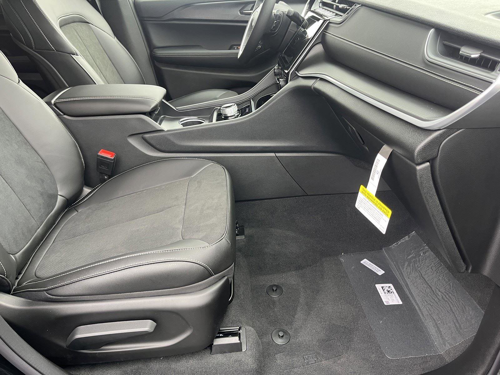 New 2025 Jeep Grand Cherokee L Altitude image 9