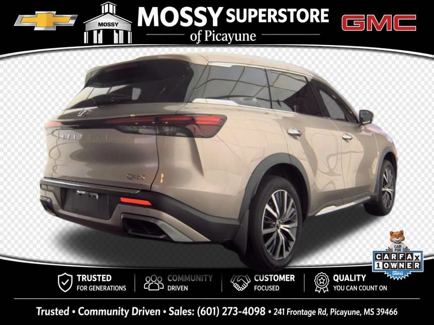 Used 2023 INFINITI QX60 Sensory w/ Cargo Package FWD image 4