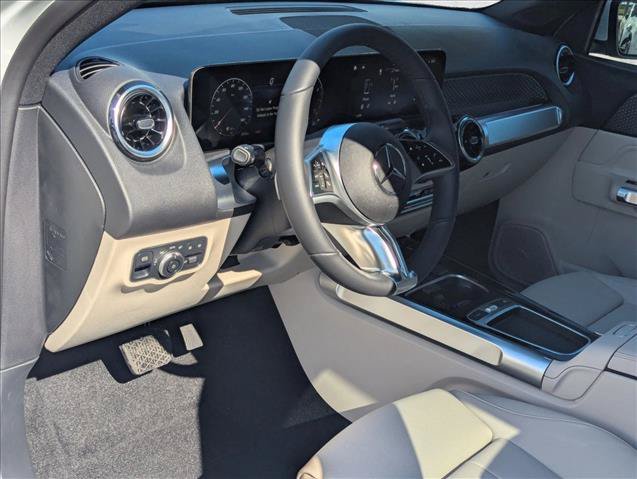 Used 2026 Mercedes-Benz GLB 250 image 3
